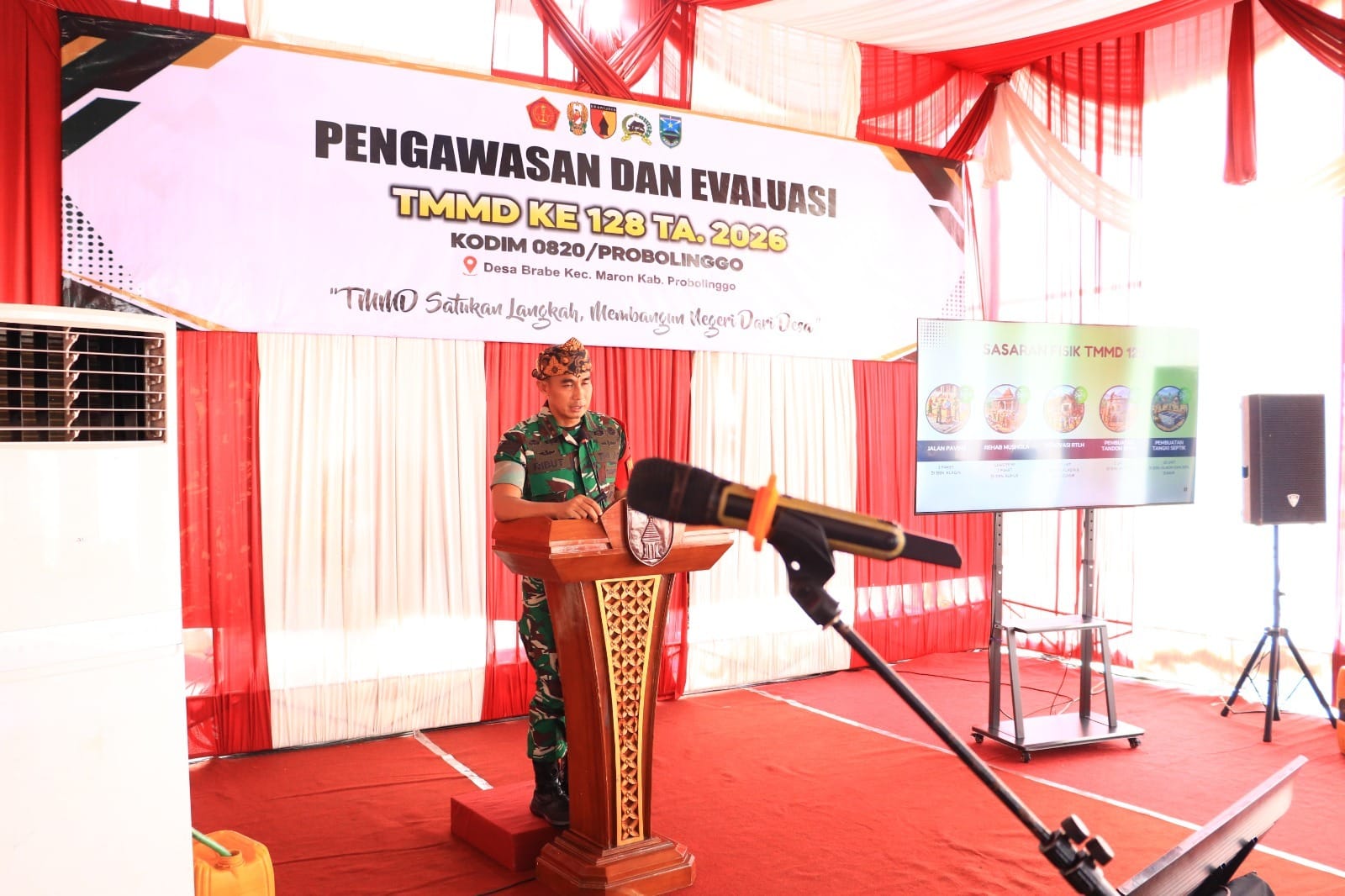 Tim Wasev Sterad TNI Terima Paparan Pelaksanaan TMMD Oleh Dandim 0820/Probolinggo Letkol Inf Ribut Yodo Apriantono