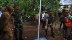 Tim Wasev Sterad Tinjau Pembangunan Tangki Septik Individual TMMD Ke-128 di Desa Brabe