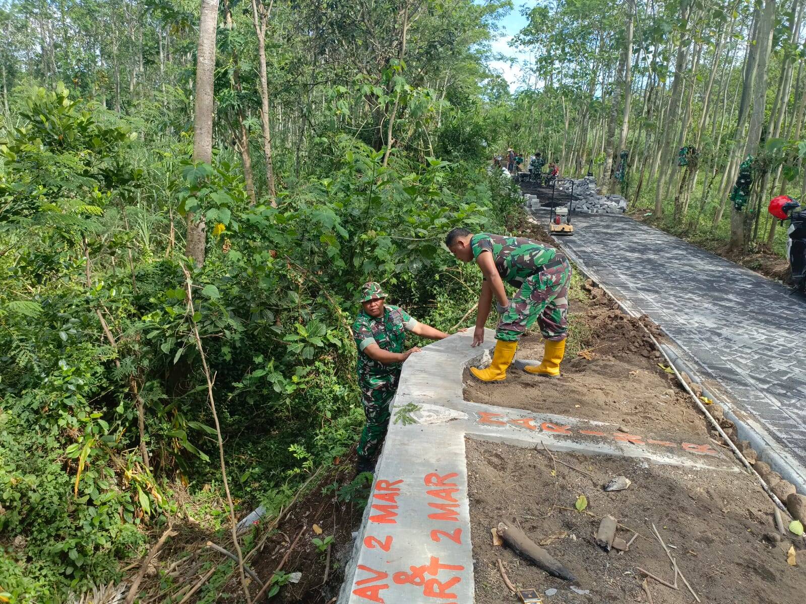 Siap Cegah Potensi Longsor, Satgas TMMD Ke-128 Tuntaskan Pembangunan TPT di Desa Brabe Siap Cegah Potensi Longsor, Satgas TMMD Ke-128 Tuntaskan Pembangunan TPT di Desa Brabe
