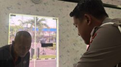 Pengendara Tuban Rela Menepi Demi Tanya BPKB ke Polantas Tuban