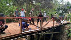 TNI dan Warga Kompak, Pembangunan Jembatan TMMD Ke-128 Kodim 0908/Bontang Memasuki Tahap Pengecatan