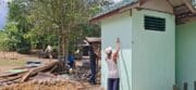 Satgas TMMD Kodim 0908/Bontang Percepat Finishing MCK Melalui Pengecatan