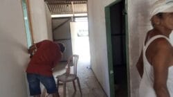 Pengecatan Bagian Dalam RTLH, Satgas TMMD Ke-128 Kodim 0908/Bontang Percepat Tahap Finishing
