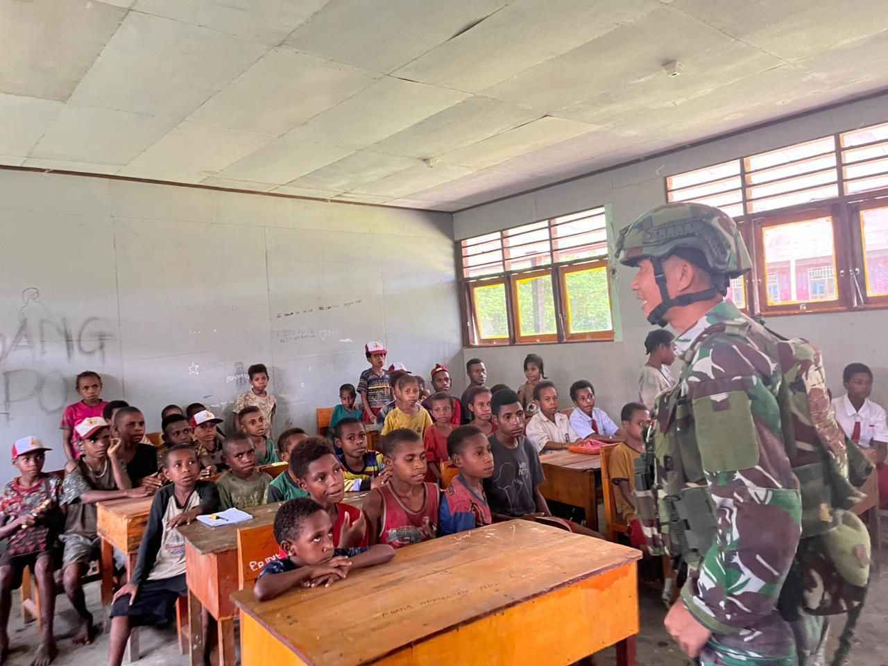 TNI Tanamkan Wawasan Kebangsaan Melalui Program Papua Pintar Papua