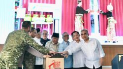 Panglima TNI Dampingi Presiden RI Resmikan 1.061 KDKMP di Jawa Timur Panglima TNI Dampingi Presiden RI Resmikan 1.061 KDKMP di Jawa Timur
