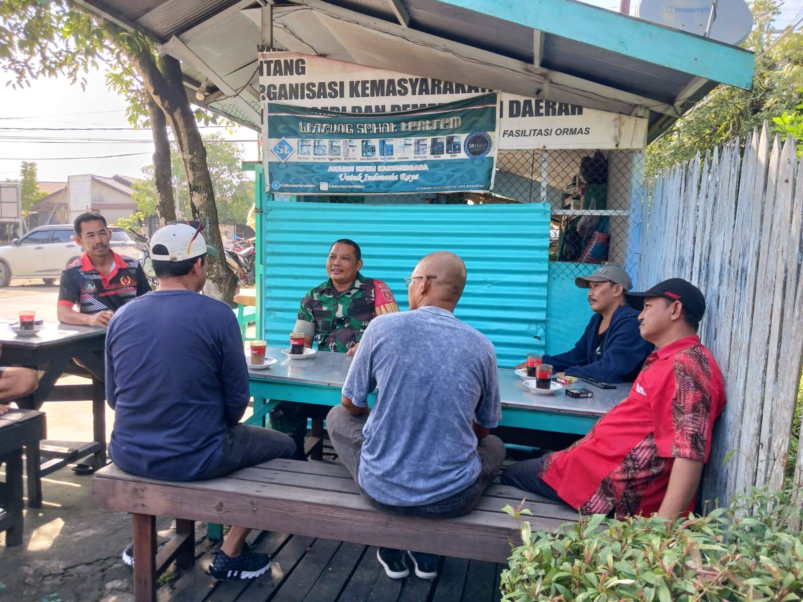 Peduli Keamanan Di wilayah, Babinsa Melalui Komsos Ajak Warga Kompak Jaga Kamtibmas Peduli Keamanan Di wilayah, Babinsa Melalui Komsos Ajak Warga Kompak Jaga Kamtibmas