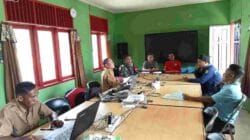 Melalui Komsos Babinsa Bersama Poktan, PPL dan BPP Jadikan Langkah Nyata Dukung Kemajuan Petani Melalui Komsos Babinsa Bersama Poktan, PPL dan BPP Jadikan Langkah Nyata Dukung Kemajuan Petani