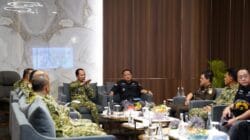 Kasum TNI Tinjau Pemeriksaan Kontainer Mineral Hasil Penindakan TNI AL di Batam