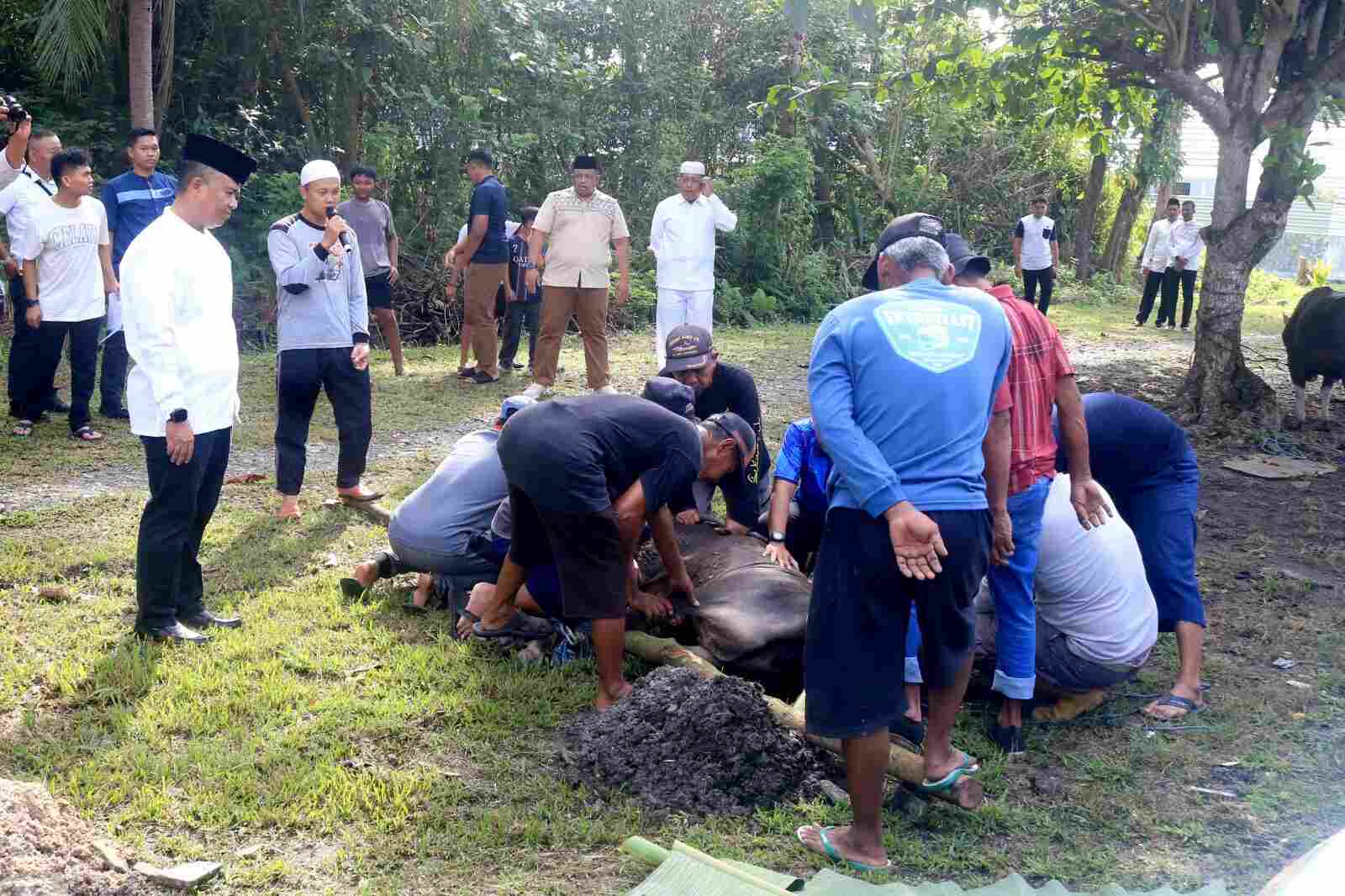 Tak Sekedar Kurban, Lanud Sjamsudin Noor Rajut Kebersamaan dan Kepedulian Semangat Berbagi Kepada Sesama di Hari Raya Idul Adha 1447 H/2026 M Tak Sekedar Kurban, Lanud Sjamsudin Noor Rajut Kebersamaan dan Kepedulian Semangat Berbagi Kepada Sesama di Hari Raya Idul Adha 1447 H/2026 M