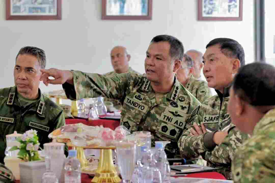 Wapang TNI Dampingi Menhan RI Tinjau Yonif TP 808/Mbaham Matta di Papua Barat Wapang TNI Dampingi Menhan RI Tinjau Yonif TP 808/Mbaham Matta di Papua Barat