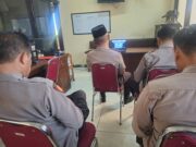 Kapolsek Widang Bersama Anggota Mengikuti Binrohtal Virtual