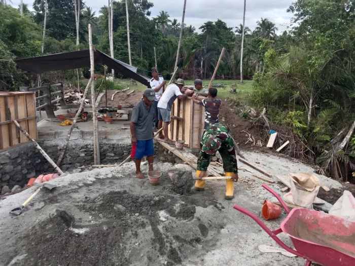 Jembatan Garuda Semakin Kokoh, TNI dan Masyarakat Bahu-Membahu Laksanakan Pengecoran Sayap Jembatan