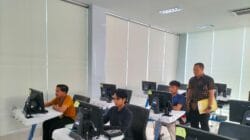 Awalnya Cuma Melintas, Pria di Tuban Ini Malah Lama Diskusi SIM dengan Polantas Tuban