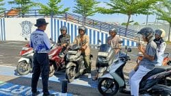 Bukan Razia, Polantas Tuban Hadir untuk Mendengar dan Memberi Solusi SIM & STNK Bukan Razia, Polantas Tuban Hadir untuk Mendengar dan Memberi Solusi SIM & STNK