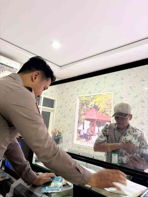 Satu Percakapan Bisa Selesaikan Masalah Banyak Warga, Polantas Tuban Buktikan Satu Percakapan Bisa Selesaikan Masalah Banyak Warga, Polantas Tuban Buktikan