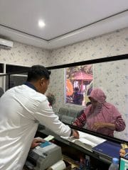 Ramai Sejak Pagi, Warga Tuban Bergiliran Bertanya soal BPKB dan SIM kepada Polantas Tuban
