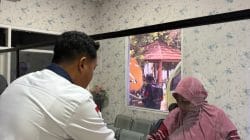Ramai Sejak Pagi, Warga Tuban Bergiliran Bertanya soal BPKB dan SIM kepada Polantas Tuban