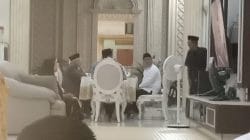 Konvoi Pengawalan Ketat Iringi Ma’ruf Amin di Sidoarjo, Warga Hanya Bisa Menyaksikan dari Jauh