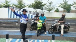 Bukan Operasi Kendaraan, Aksi Polantas Tuban Ini Justru Membuat Warga Tuban Rela Menepi
