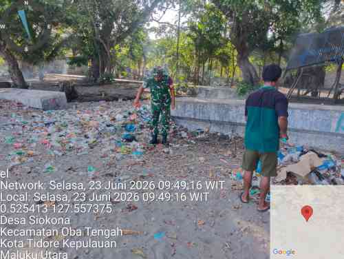 Peduli Lingkungan Pesisir, Babinsa Kodim 1505/Tidore Ajak Warga Bersihkan Sampah Plastik di Pantai Oba Tengah Peduli Lingkungan Pesisir, Babinsa Kodim 1505/Tidore Ajak Warga Bersihkan Sampah Plastik di Pantai Oba Tengah