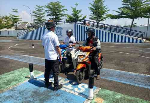 Cerita Sopir Hasil Laut di Tuban, Niat Hindari Razia Berujung Paham Urusan SIM