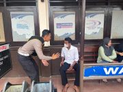 Pemandangan Tak Biasa di Tuban, Warga Antre Bertanya ke Polantas Tuban Soal SIM dan STNK