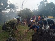 Peduli Lingkungan, Babinsa Kodim Tidore Bersama Pemuda Gelar Aksi Bersih Taman