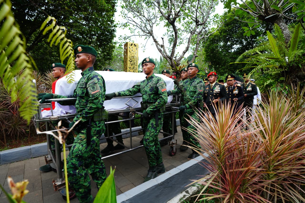 Panglima TNI Hadiri Upacara Pemakaman Jenderal TNI (Purn) Ryamizard Ryacudu