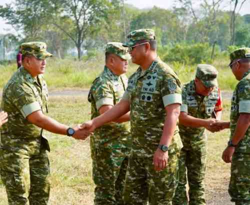 Wapang TNI Bersama Menhan RI Tinjau Lokasi Industri Strategis dan Yonif TP 938/Pancasona di Jawa Barat Wapang TNI Bersama Menhan RI Tinjau Lokasi Industri Strategis dan Yonif TP 938/Pancasona di Jawa Barat