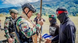 Sinergi TNI dan Masyarakat Berbuah Manis, Delapan Anggota TPNPB-OPM Kembali ke Pangkuan Ibu Pertiwi Sinergi TNI dan Masyarakat Berbuah Manis, Delapan Anggota TPNPB-OPM Kembali ke Pangkuan Ibu Pertiwi