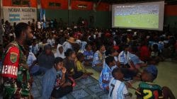 Kodim 1714/Puncak Jaya Gelar Nobar Piala Dunia 2026, Pererat Keakraban Bersama Masyarakat Kodim 1714/Puncak Jaya Gelar Nobar Piala Dunia 2026, Pererat Keakraban Bersama Masyarakat