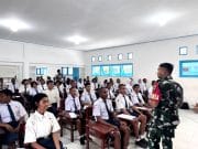 Babinsa Koramil Timika Beri Pembekalan kepada Siswa-Siswi Baru SMA Taruna Timika