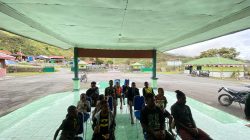 Lewat Nobar Piala Dunia 2026, Kodim 1714/Puncak Jaya Perkuat Silaturahmi dengan Warga