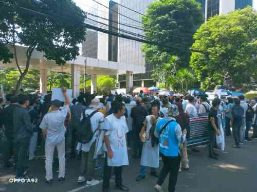 Ratusan Pengungsi Afganistan Longmarch ke Kemenimigrasi Usai Aksi di UNHCR