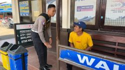 Pengendara Mengira Ada Operasi, Ternyata Polantas Tuban Sedang Membantu Urusan SIM, STNK, dan BPKB Pengendara Mengira Ada Operasi, Ternyata Polantas Tuban Sedang Membantu Urusan SIM, STNK, dan BPKB