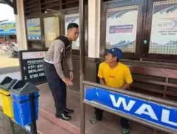 Pengendara Mengira Ada Operasi, Ternyata Polantas Tuban Sedang Membantu Urusan SIM, STNK, dan BPKB