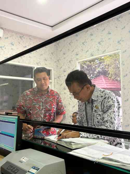 Pelayanan Humanis Polantas Tuban Curi Perhatian, Konsultasi SIM, STNK, dan BPKB Diserbu Warga Pelayanan Humanis Polantas Tuban Curi Perhatian, Konsultasi SIM, STNK, dan BPKB Diserbu Warga