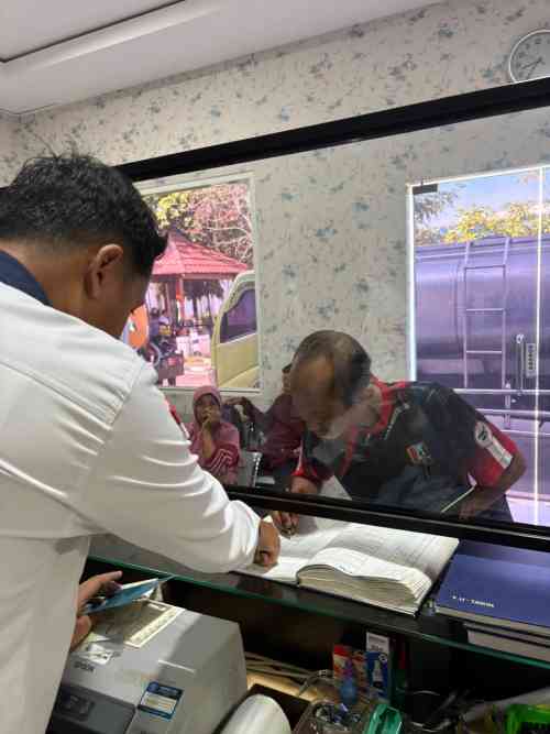 Polantas Tuban Buka Ruang Dialog, Warga Manfaatkan Layanan SIM, STNK, dan BPKB Tanpa Antre Polantas Tuban Buka Ruang Dialog, Warga Manfaatkan Layanan SIM, STNK, dan BPKB Tanpa Antre