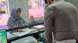 Fenomena Pagi di Tuban, Polantas Tuban Dikerubungi Warga yang Ingin Tahu Prosedur SIM dan BPKB