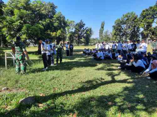 Koramil Leces Tanamkan Disiplin dan Karakter Siswa Melalui Kegiatan MPLS