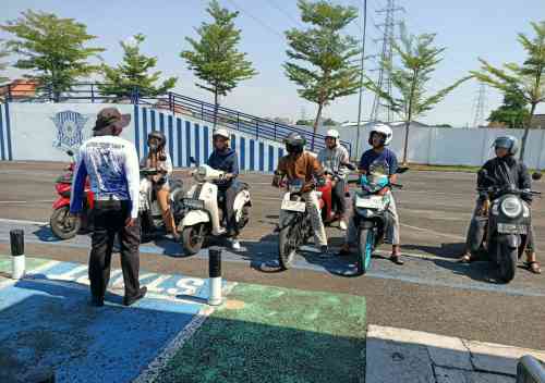 Warga Tuban Sambut Positif Program Polantas Tuban Menyapa, Urusan SIM hingga BPKB Lebih Mudah Warga Tuban Sambut Positif Program Polantas Tuban Menyapa, Urusan SIM hingga BPKB Lebih Mudah