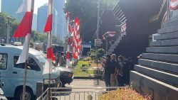 Aksi Damai Warnai Polda Metro Jaya, Pendemo Minta Laporan Dugaan Malapraktik Segera Diproses