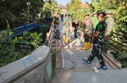 Permudah Akses Masyarakat, Satgas TMMD 129 Bojonegoro Bangun Jembatan Dusun Mundu