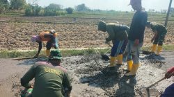 Usai Dibongkar Paving Lama, Jalan Dusun Mundu Dicor Satgas TMMD 129 Bojonegoro