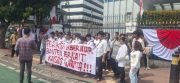 Aksi di Pintu Belakang Kemendagri, Massa Desak Pemeriksaan Gubernur Banten