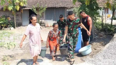 Oase Kemanusiaan: Kala Satgas TMMD 129 Bojonegoro Tak Hanya Membangun Infrastruktur, tapi Juga Menjinjing Harapan Lansia