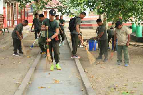Jaga Keindahan Wisata, Kodim 1505/Tidore Bersihkan Pantai 
