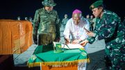 Penghormatan Terakhir bagi Pilot PT AMA, Pangkogabwilhan III Kawal Penyerahan Jenazah di Lanud Silas Papare
