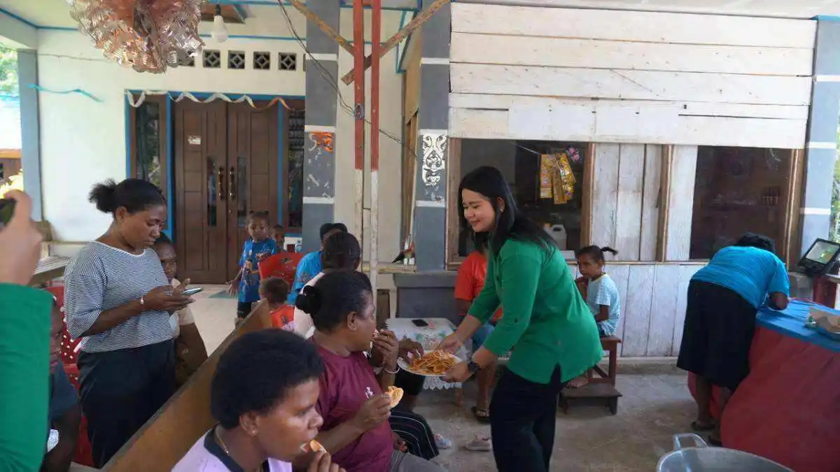 Dansatgas TMMD Ke-129 Kodim 1807/Sorong Selatan Bersama Persit Dorong Kemandirian Ekonomi Warga Melalui Penyuluhan dan Pelatihan UMKM Dansatgas TMMD Ke-129 Kodim 1807/Sorong Selatan Bersama Persit Dorong Kemandirian Ekonomi Warga Melalui Penyuluhan dan Pelatihan UMKM