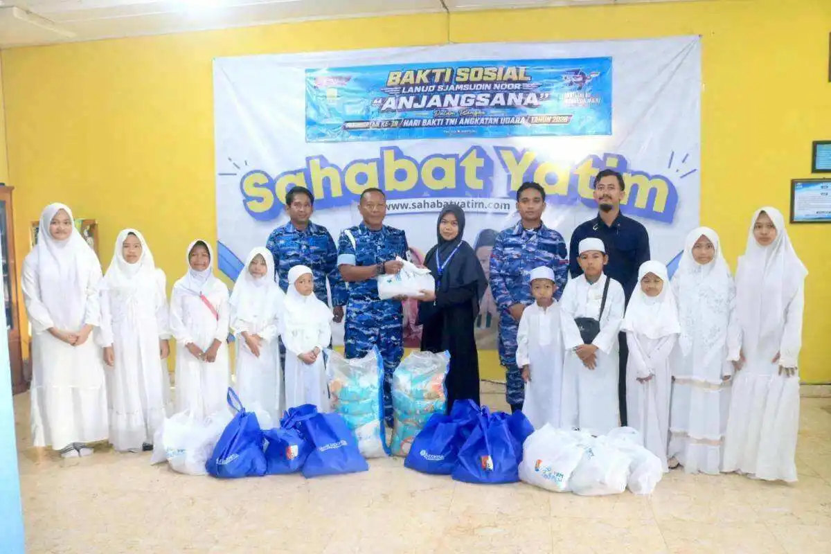 Berbagi Kasih dan Kepedulian di Hari Bakti Ke-79 TNI AU, Lanud Sjamsudin Noor Hadirkan Senyum untuk Anak Yatim dan Purnawirawan Berbagi Kasih dan Kepedulian di Hari Bakti Ke-79 TNI AU, Lanud Sjamsudin Noor Hadirkan Senyum untuk Anak Yatim dan Purnawirawan